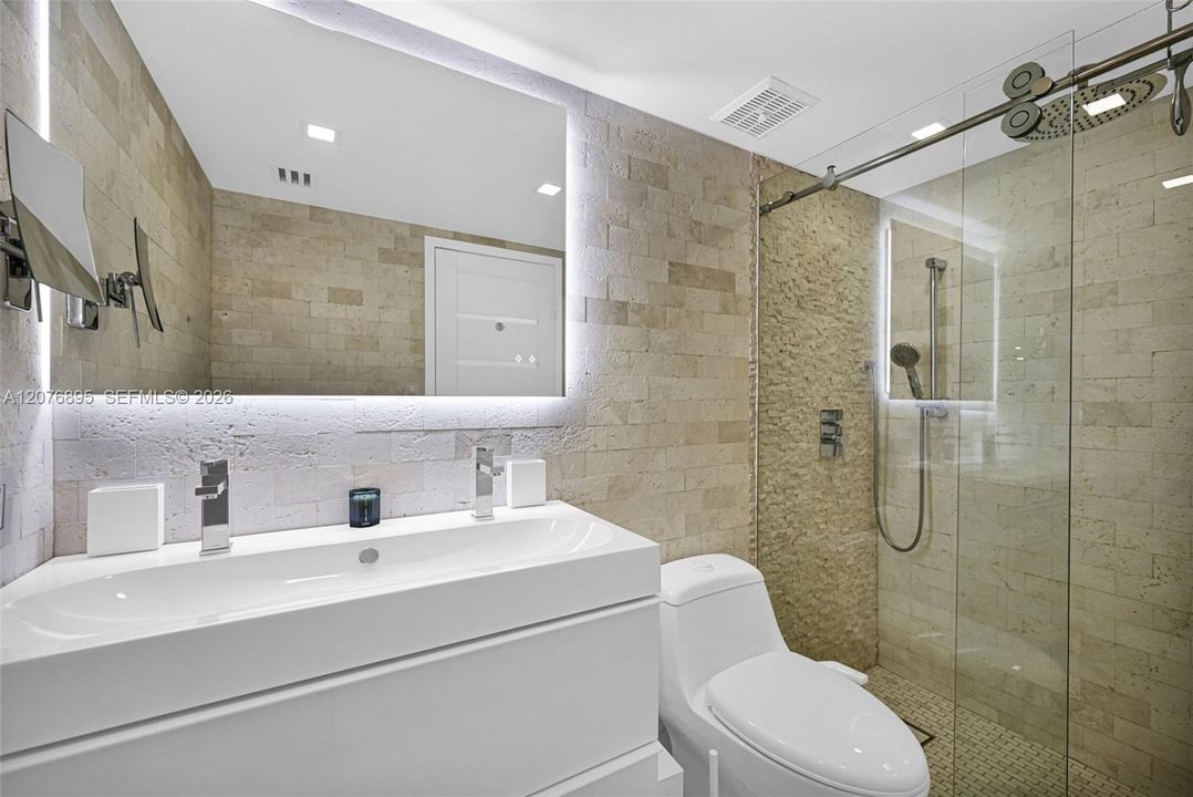 En Venta: $575,000 (2 camas, 2 baños, 1030 Pies cuadrados)