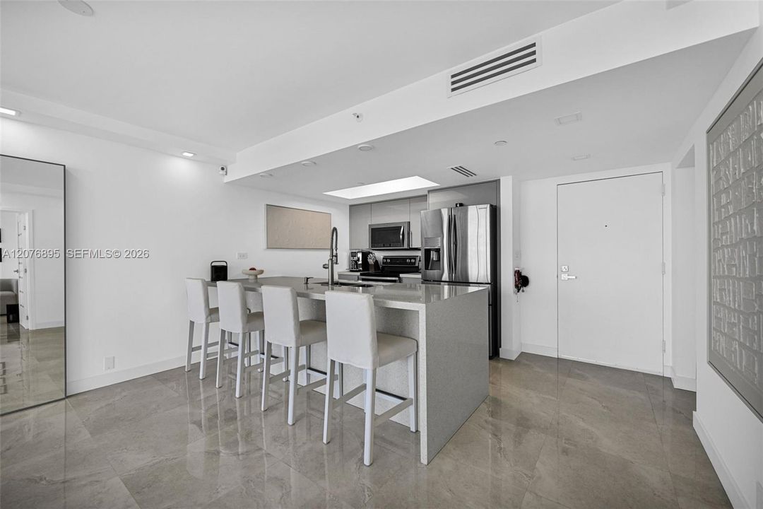 En Venta: $575,000 (2 camas, 2 baños, 1030 Pies cuadrados)