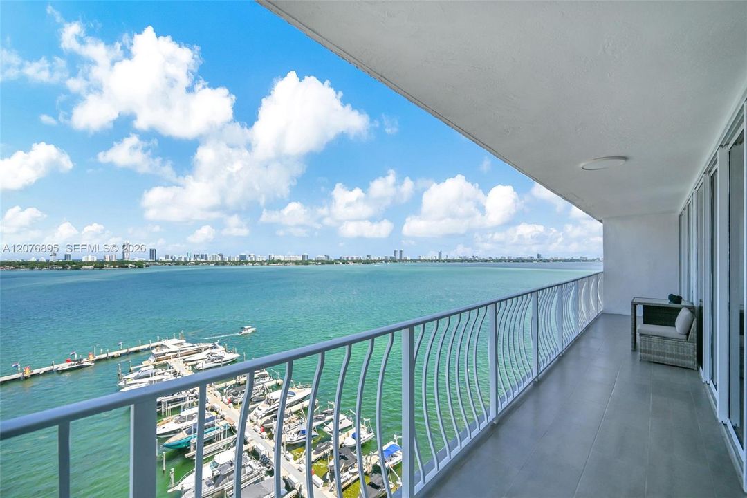 En Venta: $575,000 (2 camas, 2 baños, 1030 Pies cuadrados)