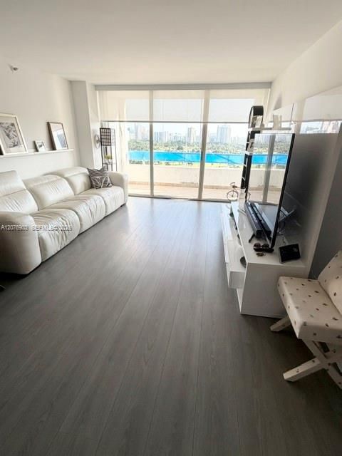 For Sale: $589,000 (3 beds, 3 baths, 1446 Square Feet)