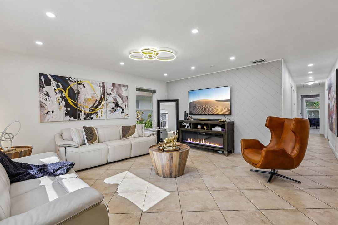 10-web-or-mls-SW 72nd Ave-S2208-010