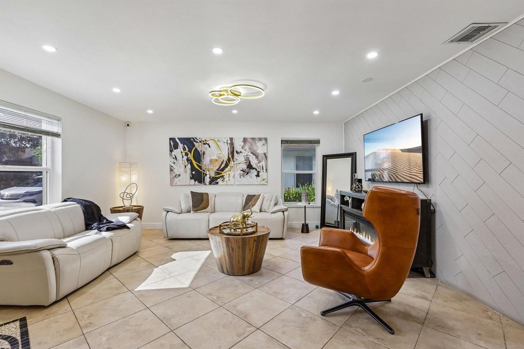 9-web-or-mls-SW 72nd Ave-S2208-009