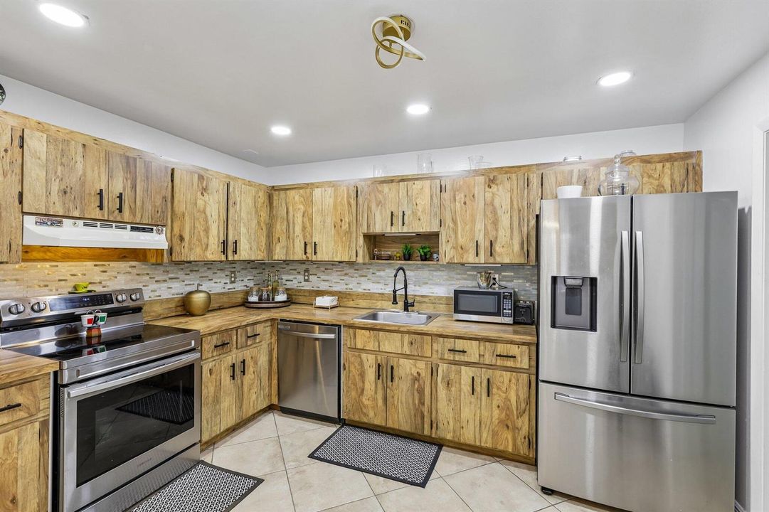 19-web-or-mls-SW 72nd Ave-S2208-019