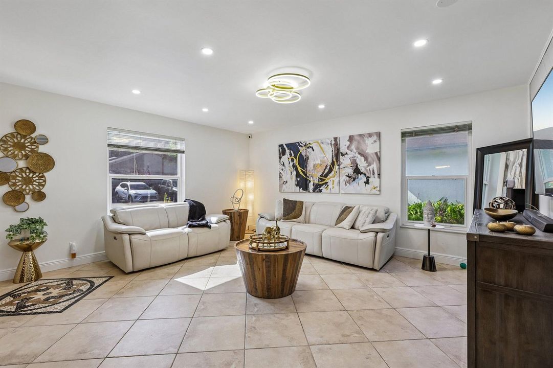 8-web-or-mls-SW 72nd Ave-S2208-008