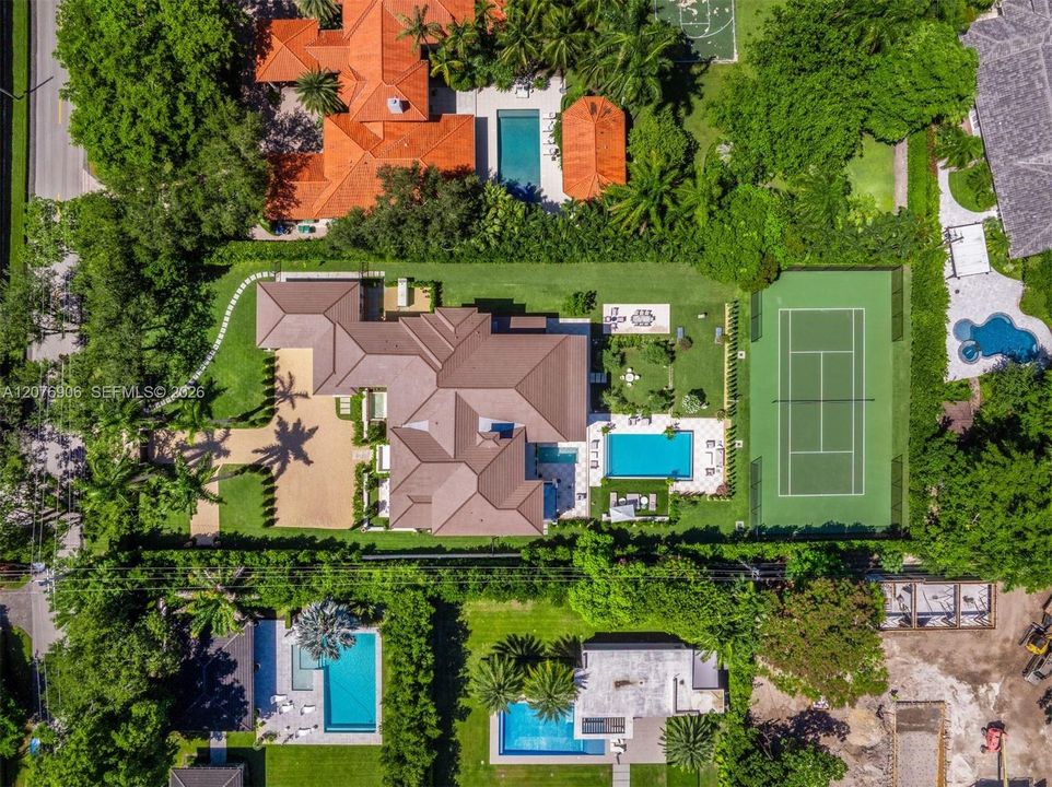 На продажу: $20,500,000 (7 спален, 7 ванн, 7833 Квадратных фут)