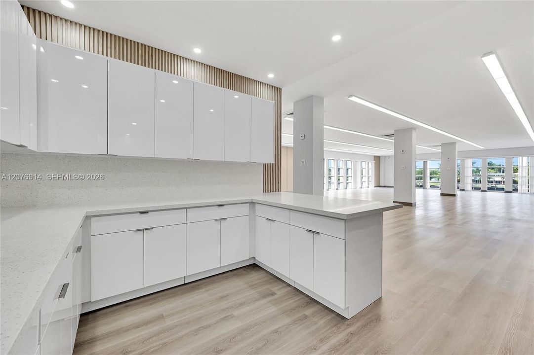 For Rent: $2,500 (2 beds, 2 baths, 924 Square Feet)