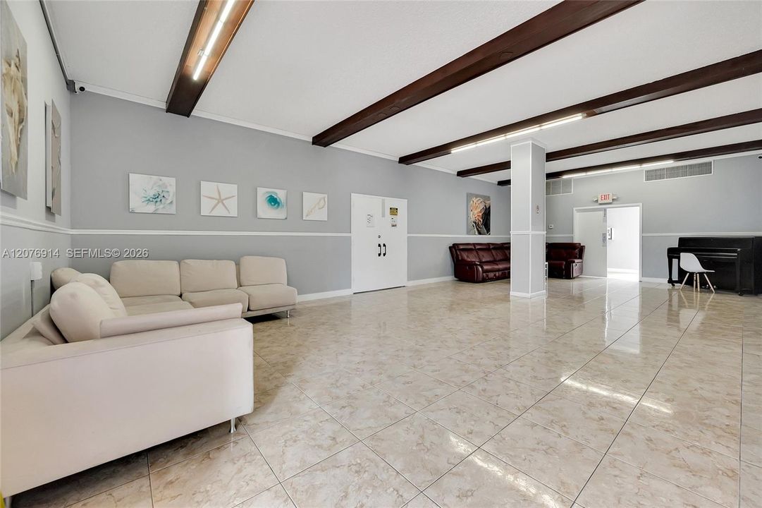 For Rent: $2,500 (2 beds, 2 baths, 924 Square Feet)