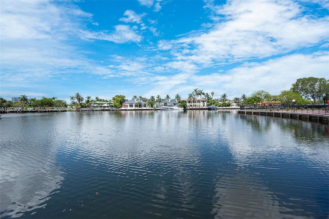For Rent: $2,500 (2 beds, 2 baths, 924 Square Feet)