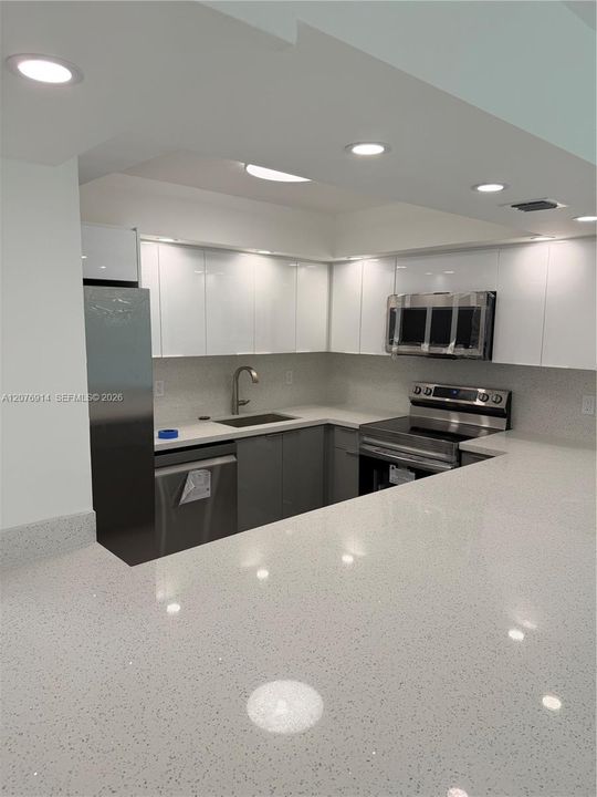 For Rent: $2,500 (2 beds, 2 baths, 924 Square Feet)