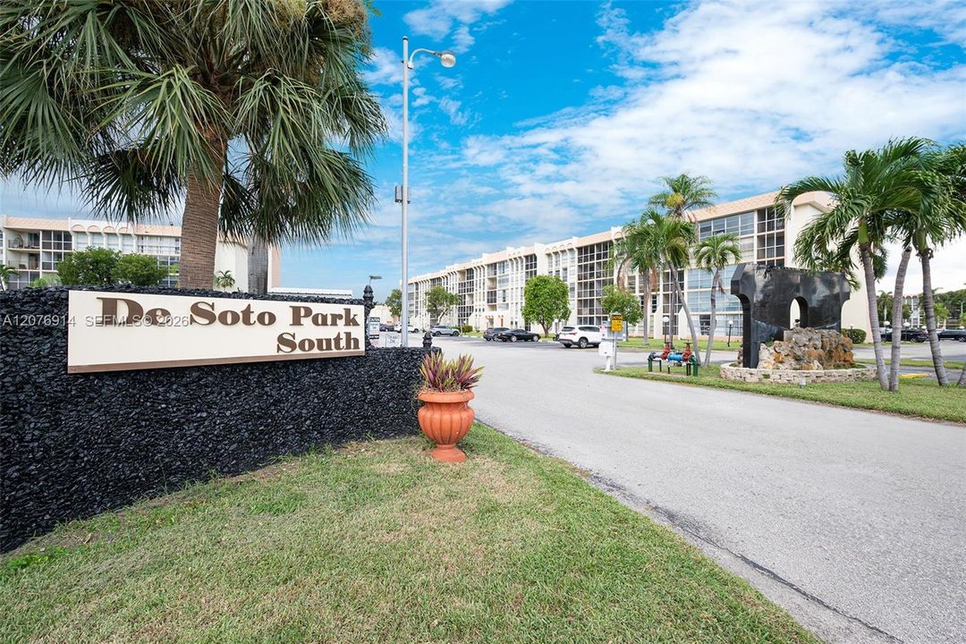 For Rent: $2,500 (2 beds, 2 baths, 924 Square Feet)