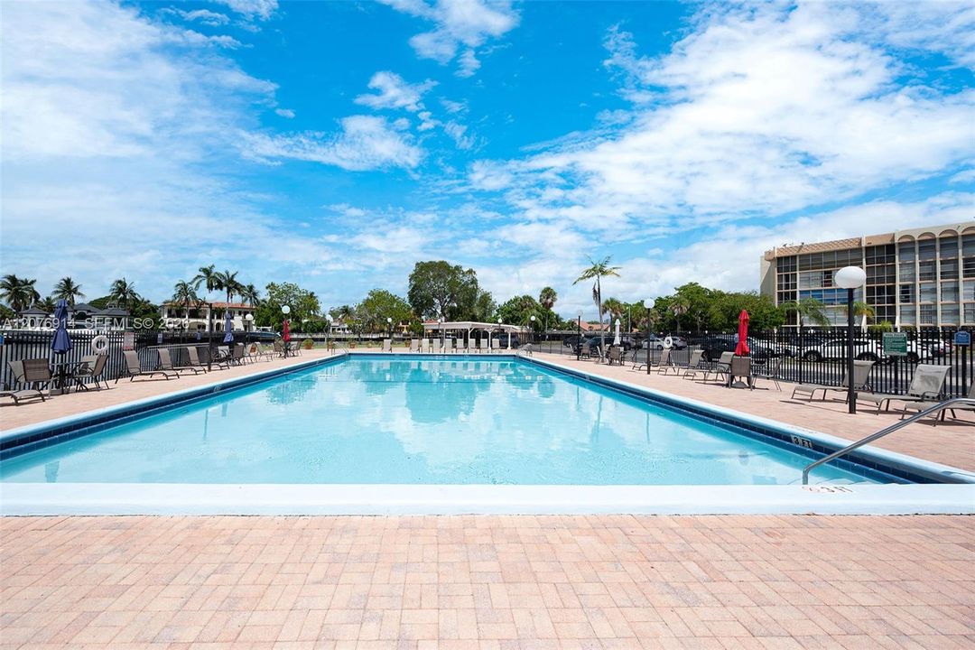 For Rent: $2,500 (2 beds, 2 baths, 924 Square Feet)