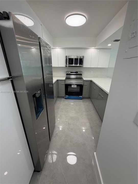 For Rent: $2,500 (2 beds, 2 baths, 924 Square Feet)