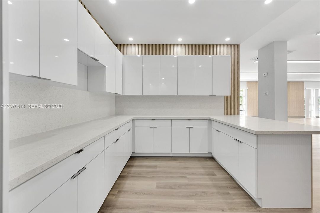 For Rent: $2,500 (2 beds, 2 baths, 924 Square Feet)