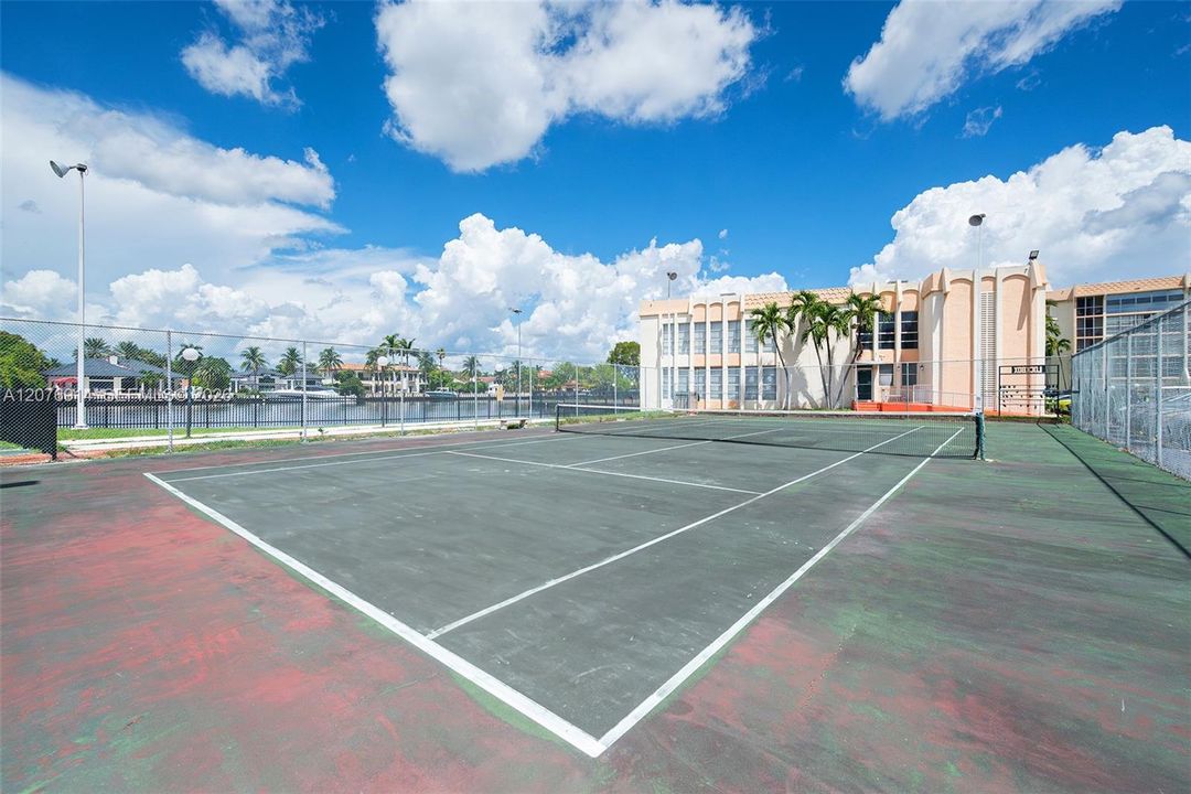 For Rent: $2,500 (2 beds, 2 baths, 924 Square Feet)