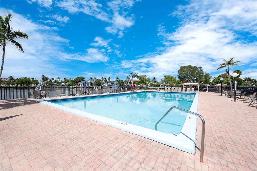 For Rent: $2,500 (2 beds, 2 baths, 924 Square Feet)