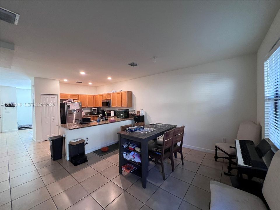 For Rent: $2,975 (2 beds, 2 baths, 1441 Square Feet)