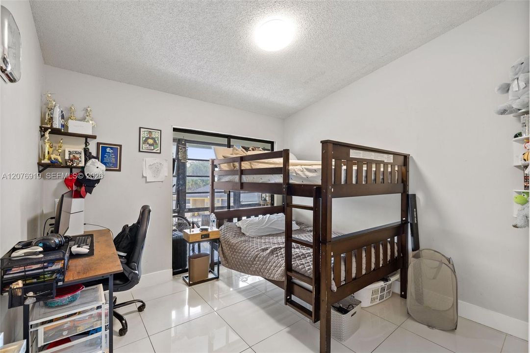 For Sale: $220,000 (2 beds, 2 baths, 835 Square Feet)