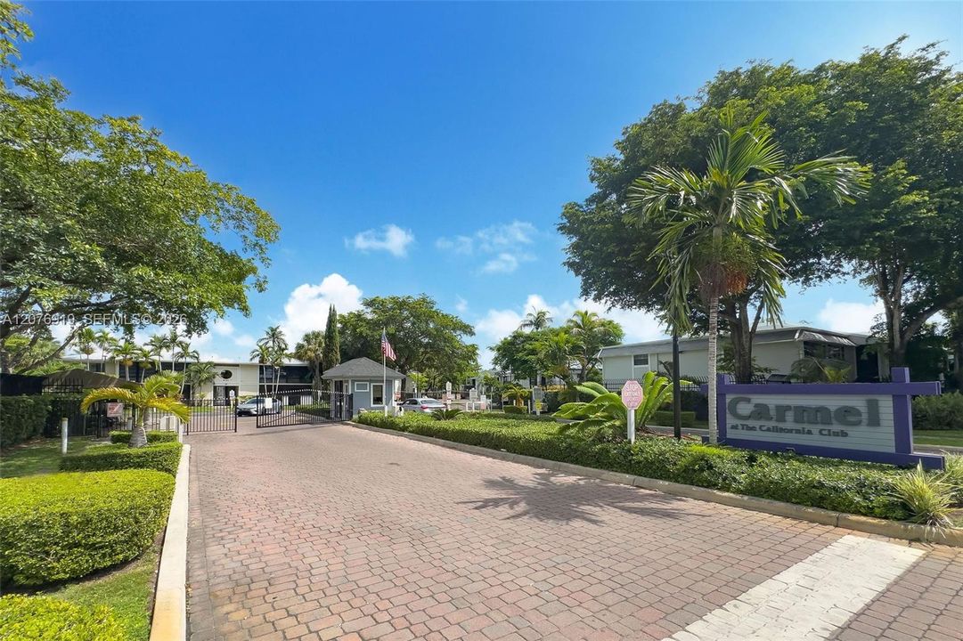 For Sale: $220,000 (2 beds, 2 baths, 835 Square Feet)