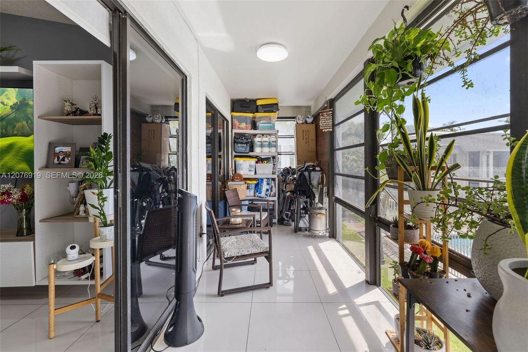 For Sale: $220,000 (2 beds, 2 baths, 835 Square Feet)