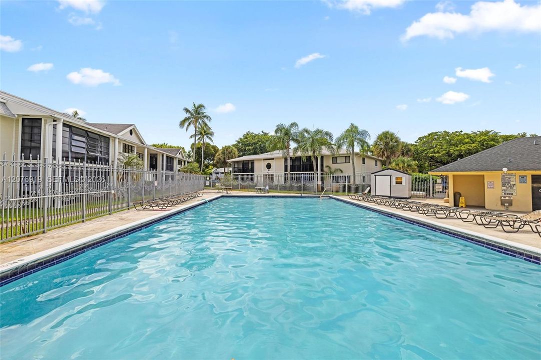 For Sale: $220,000 (2 beds, 2 baths, 835 Square Feet)