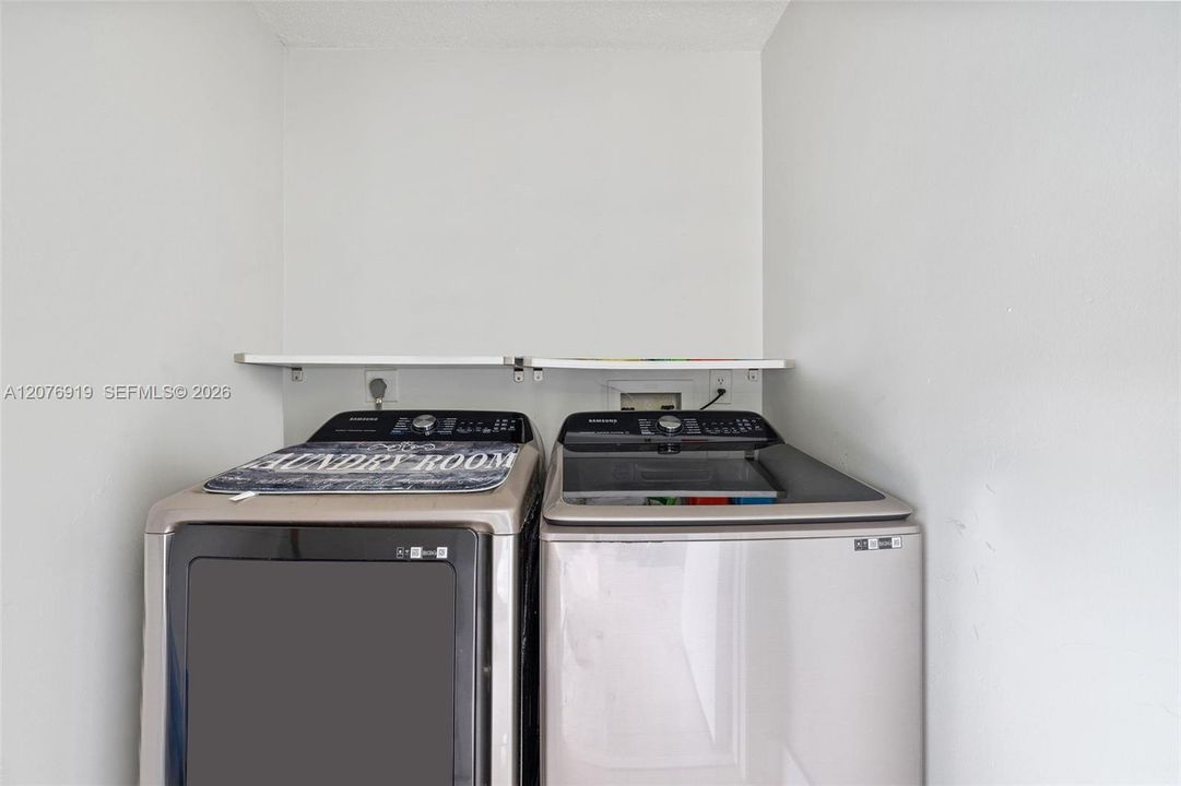 For Sale: $220,000 (2 beds, 2 baths, 835 Square Feet)