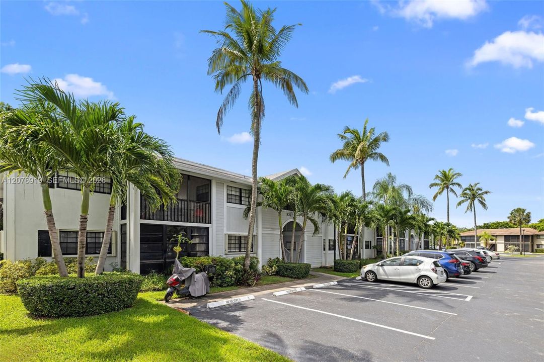 For Sale: $220,000 (2 beds, 2 baths, 835 Square Feet)