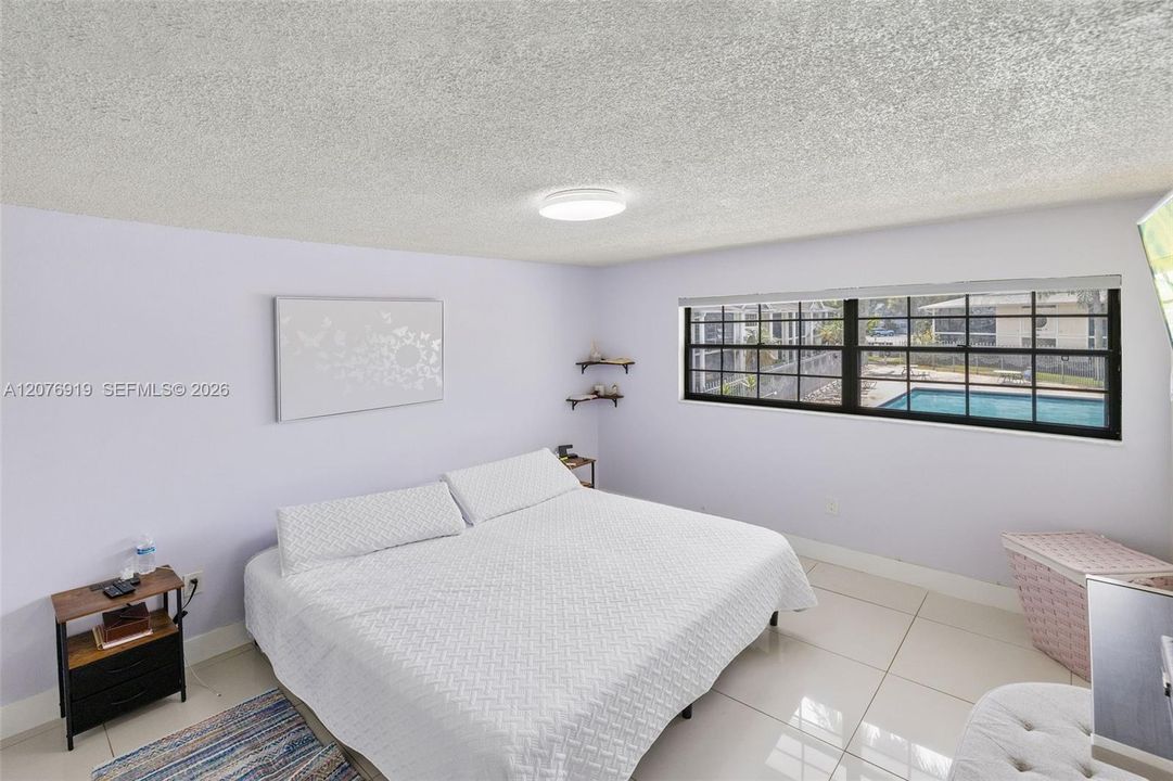 For Sale: $220,000 (2 beds, 2 baths, 835 Square Feet)