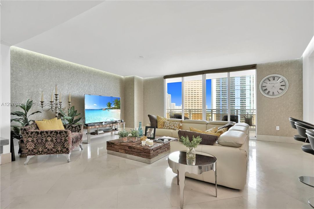 For Sale: $1,995,000 (2 beds, 2 baths, 1784 Square Feet)