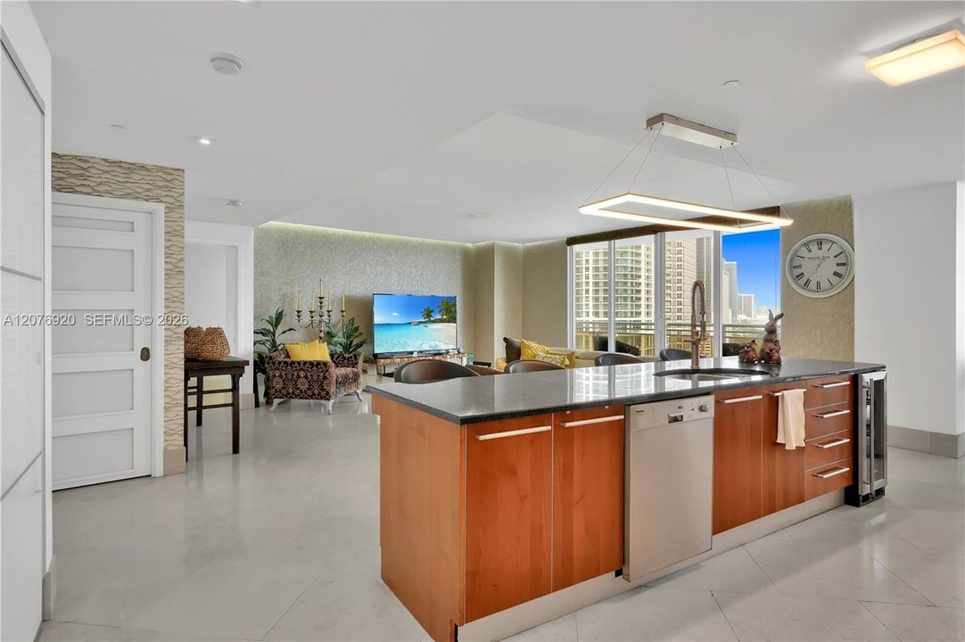 For Sale: $1,995,000 (2 beds, 2 baths, 1784 Square Feet)
