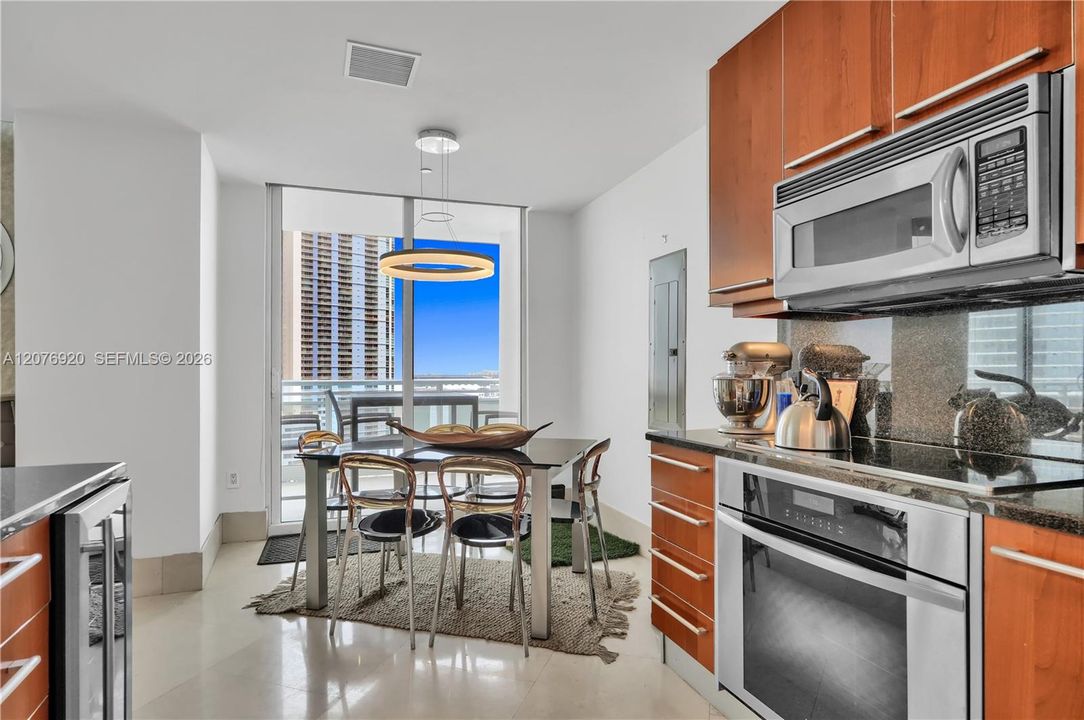 For Sale: $1,995,000 (2 beds, 2 baths, 1784 Square Feet)
