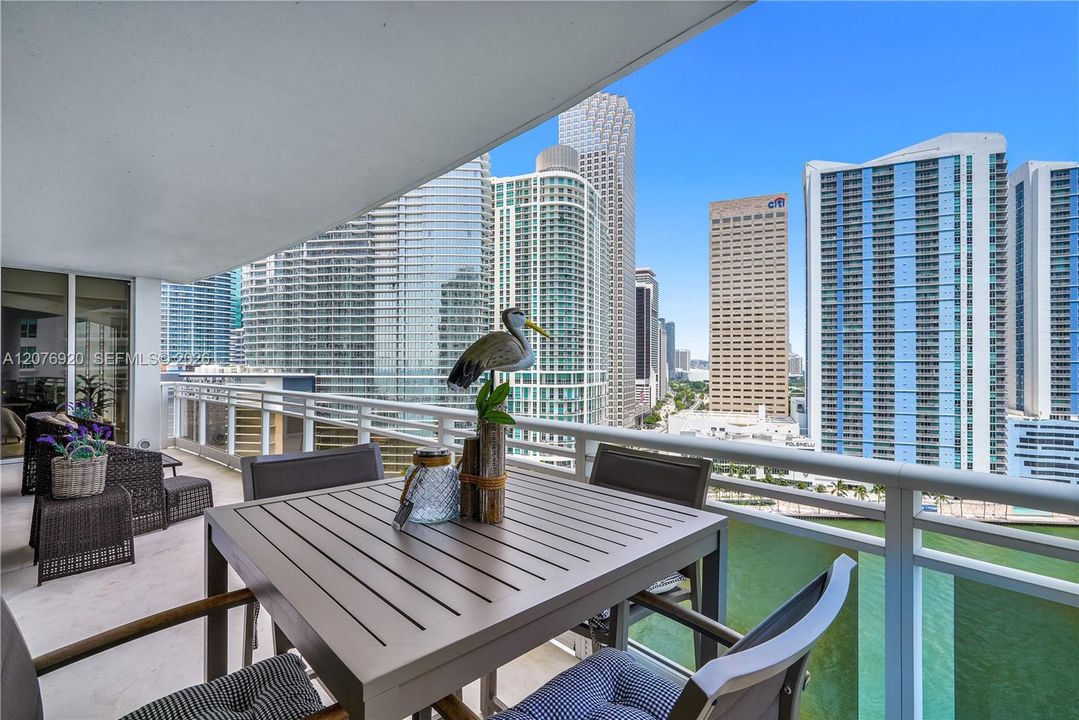 For Sale: $1,995,000 (2 beds, 2 baths, 1784 Square Feet)