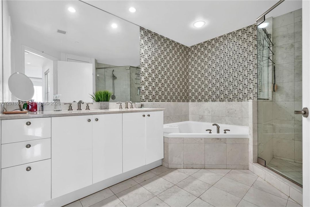 For Sale: $1,995,000 (2 beds, 2 baths, 1784 Square Feet)