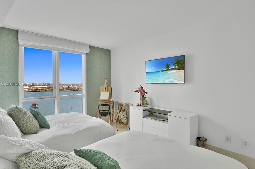 For Sale: $1,995,000 (2 beds, 2 baths, 1784 Square Feet)