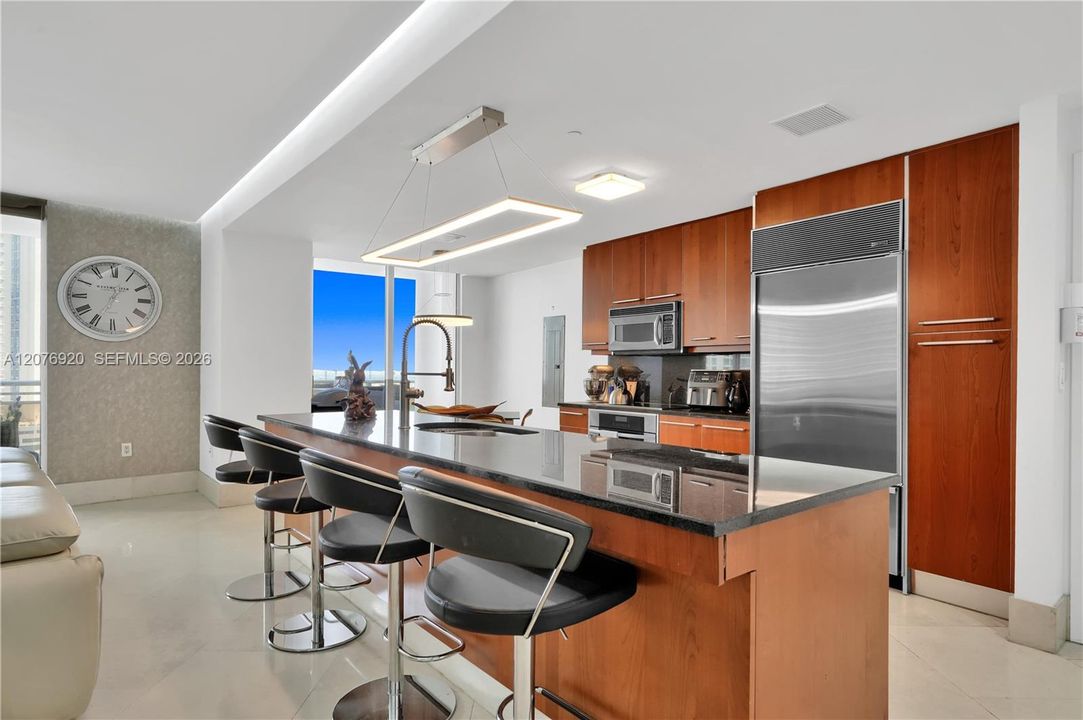 For Sale: $1,995,000 (2 beds, 2 baths, 1784 Square Feet)