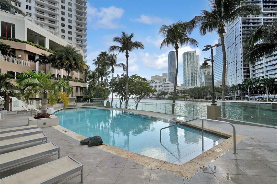 For Sale: $1,995,000 (2 beds, 2 baths, 1784 Square Feet)