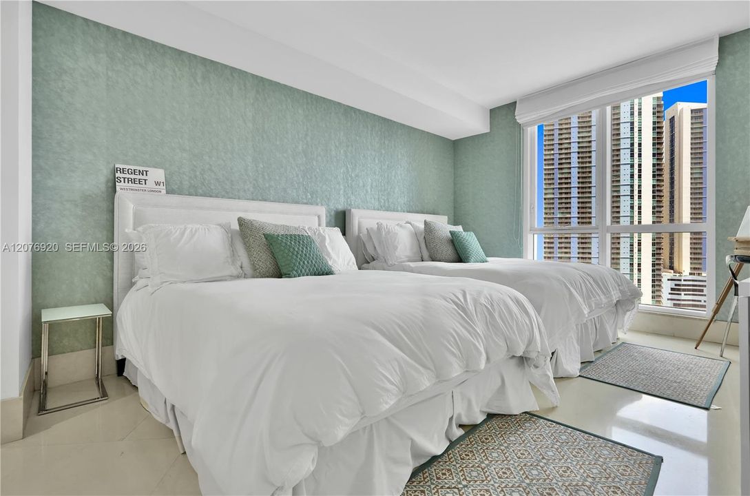 For Sale: $1,995,000 (2 beds, 2 baths, 1784 Square Feet)
