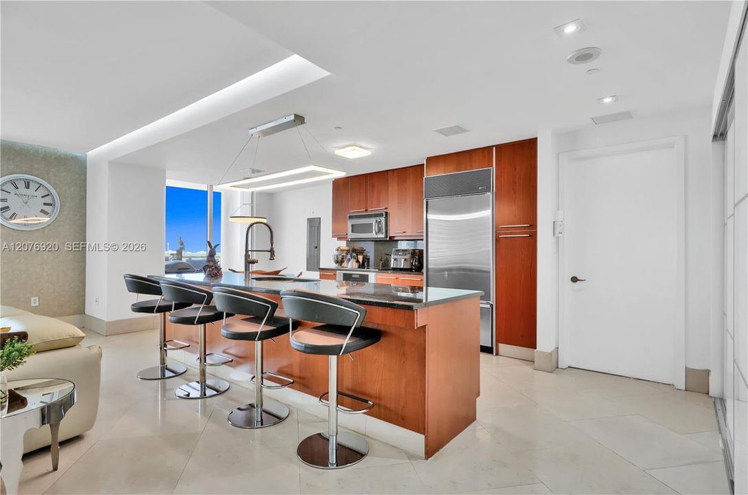 For Sale: $1,995,000 (2 beds, 2 baths, 1784 Square Feet)