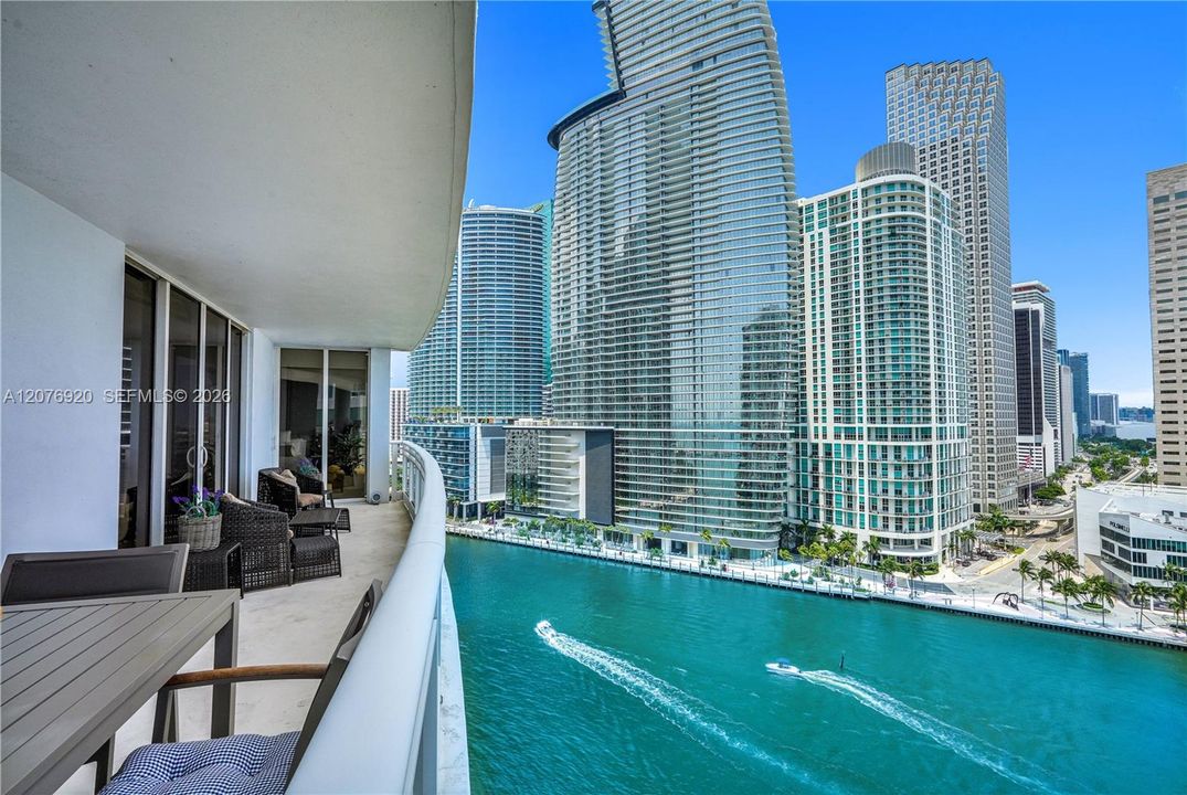 For Sale: $1,995,000 (2 beds, 2 baths, 1784 Square Feet)