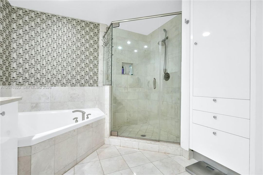 For Sale: $1,995,000 (2 beds, 2 baths, 1784 Square Feet)