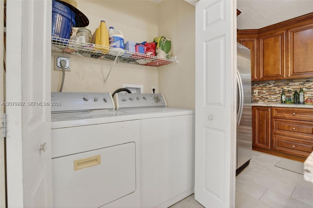 En Venta: $450,000 (3 camas, 2 baños, 1596 Pies cuadrados)