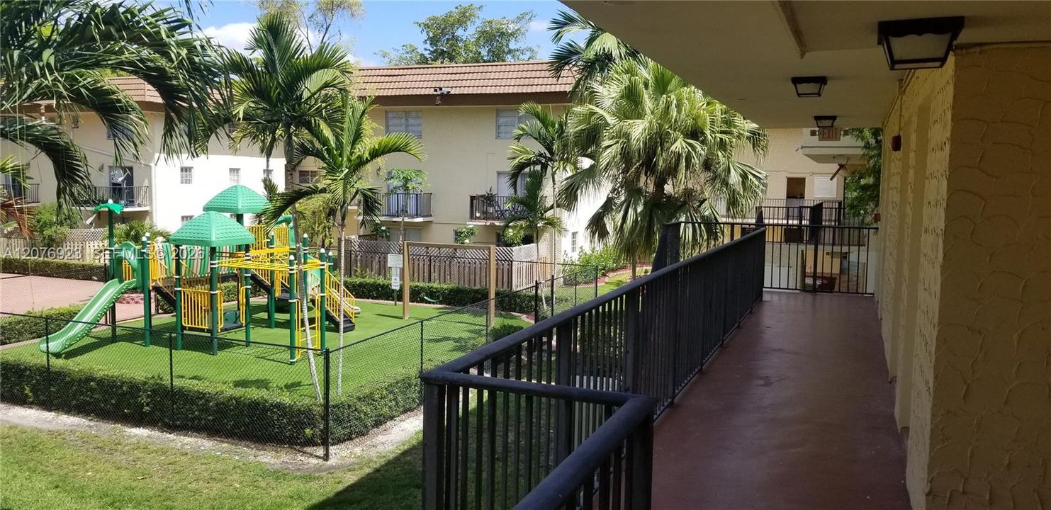 出租: $2,200 (2 贝兹, 2 浴室, 1140 平方英尺)