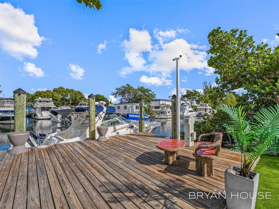 En Venta: $1,790,900 (4 camas, 2 baños, 1379 Pies cuadrados)