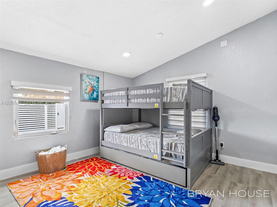 En Venta: $1,790,900 (4 camas, 2 baños, 1379 Pies cuadrados)