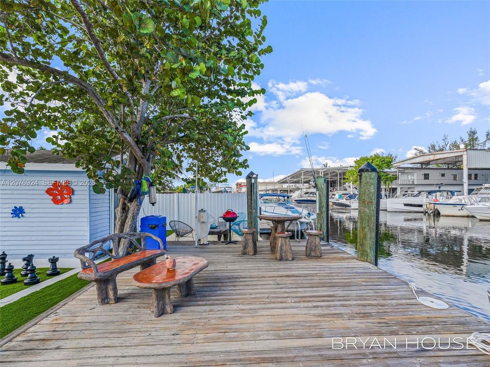 En Venta: $1,790,900 (4 camas, 2 baños, 1379 Pies cuadrados)