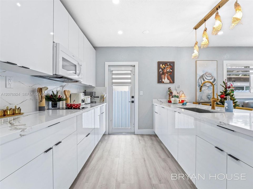 En Venta: $1,790,900 (4 camas, 2 baños, 1379 Pies cuadrados)