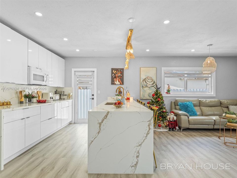 En Venta: $1,790,900 (4 camas, 2 baños, 1379 Pies cuadrados)