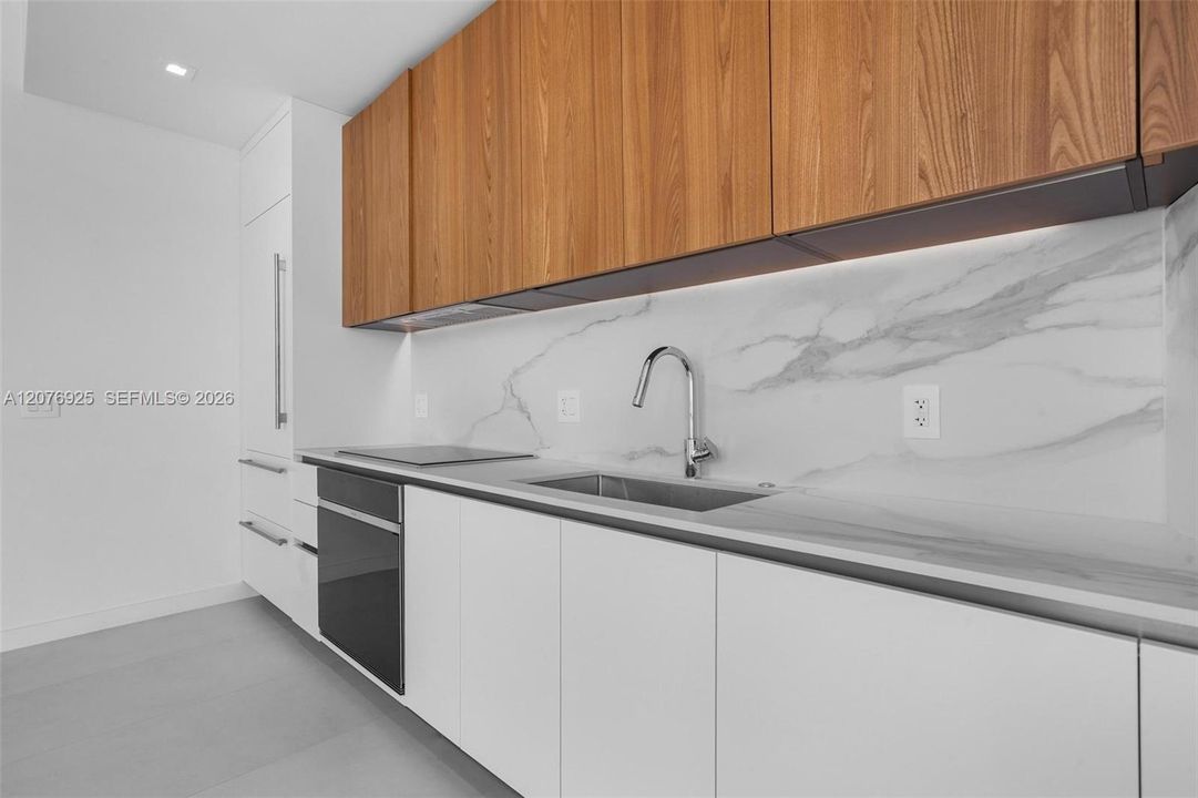 For Rent: $5,500 (1 beds, 1 baths, 711 Square Feet)