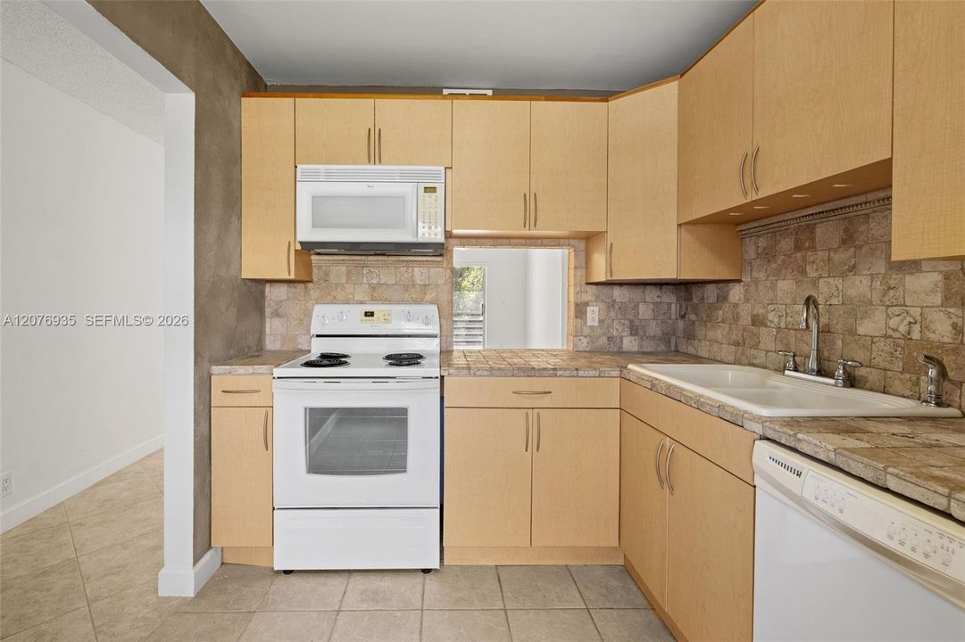 На продажу: $134,500 (2 спален, 2 ванн, 1096 Квадратных фут)