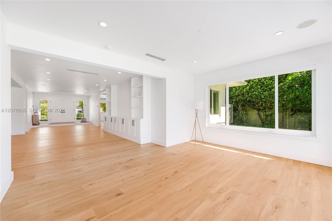 For Rent: $14,500 (3 beds, 2 baths, 2326 Square Feet)