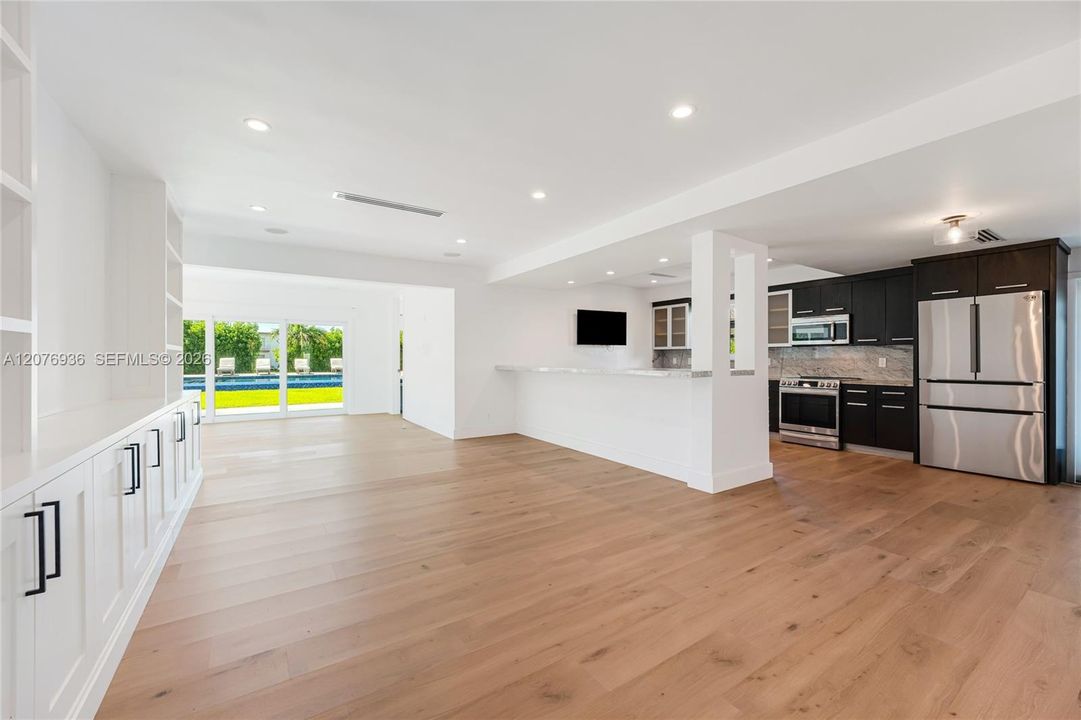 For Rent: $14,500 (3 beds, 2 baths, 2326 Square Feet)